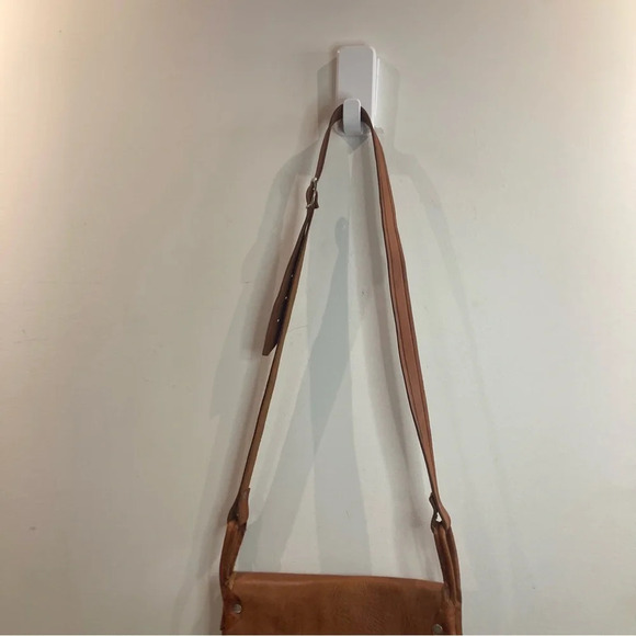 SADDLE Shaped Hand Crafted Leather Adjustable Strap Buckle Closure Purse Bag - Picture 8 of 14